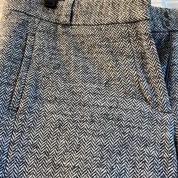 Gorgeous, gray and white patterned Loft pants - Picture 2 of 8